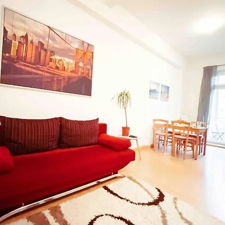 Altbauwohnung Direkt An Der Karli Mit Balkon - Netflix Inklusive Leipzig Exterior photo